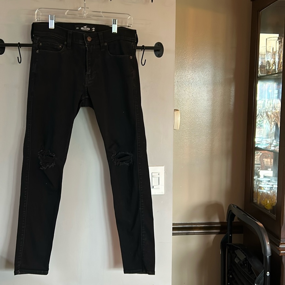 Hollister Men’s Black Ripped Jeans. Size 29x30